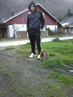 en un parque con mi cachorro hachi :D